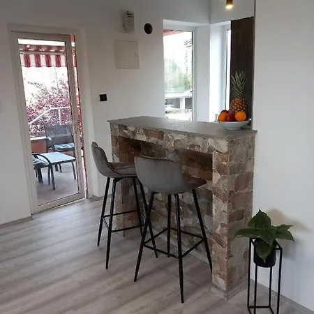 Ani Apartment *